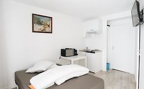 19M2 Studio With Air Conditioning In The 15Th